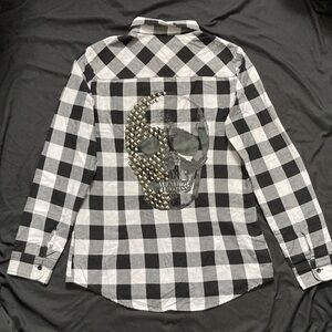 Hot Topic Black and White Plaid Button Up Studded Skull Graphic Size M